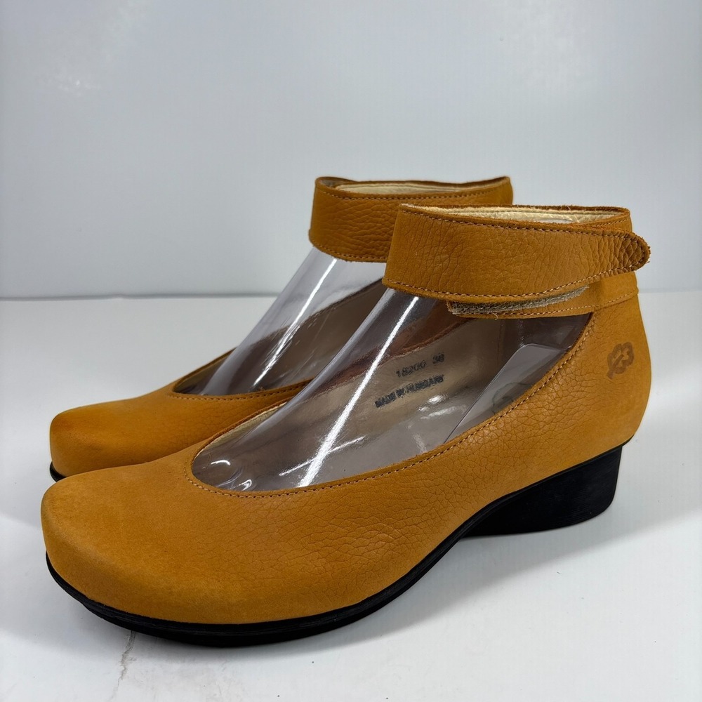 Loints‎ of Holland Urban Sydney Women's 7–7.5/38 Mustard Ankle-Strap Wedge Shoes